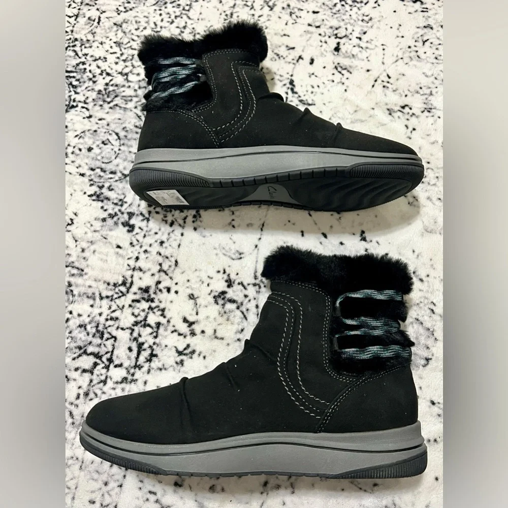 New Womens Clarks Breeze Cozy Black Cloudsteppers Boots - Size 7